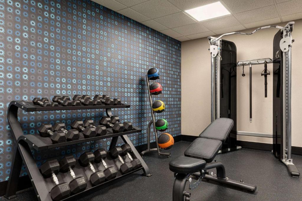 La Quinta Inn & Suites by Wyndham Oxford - Anniston image