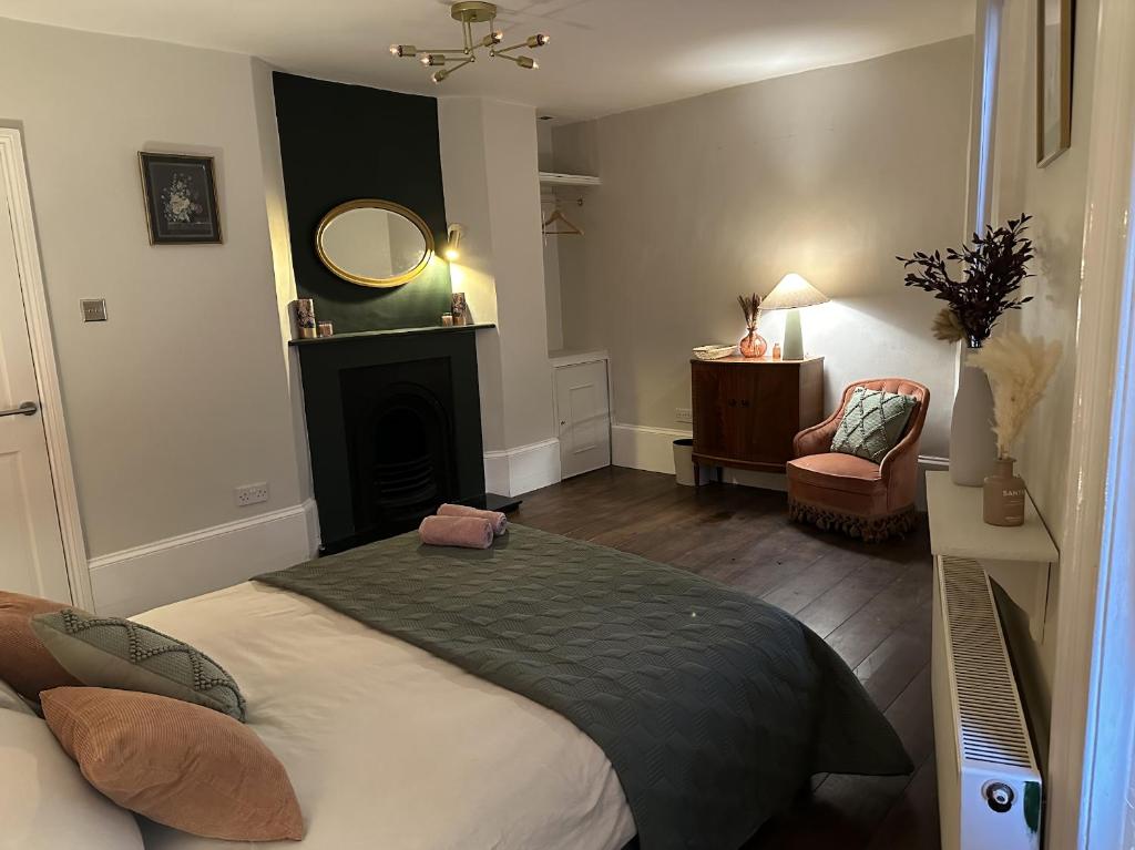 Central Margate house with sauna & private garden