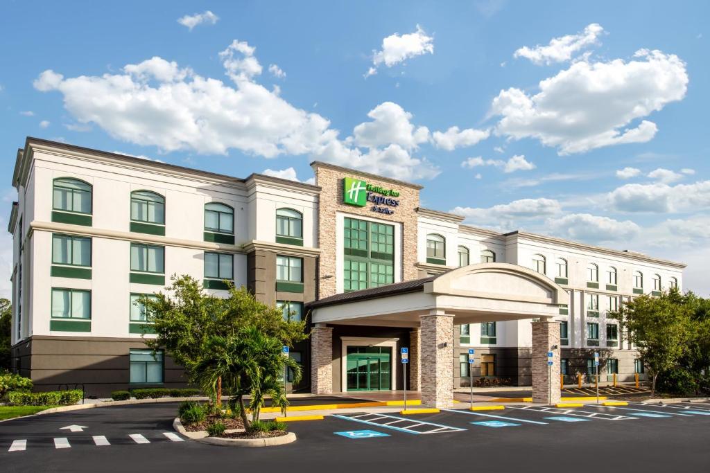 Holiday Inn Express & Suites Bradenton East-Lakewood Ranch, an IHG Hotel image