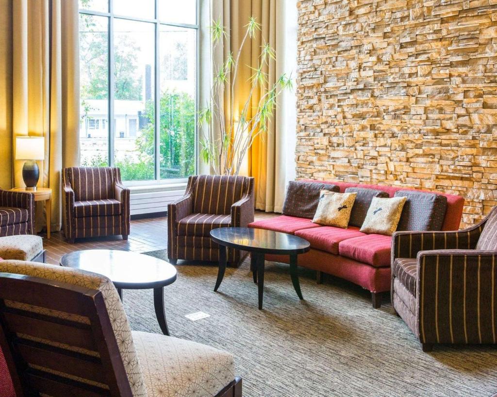 Cambria Hotel Traverse City image