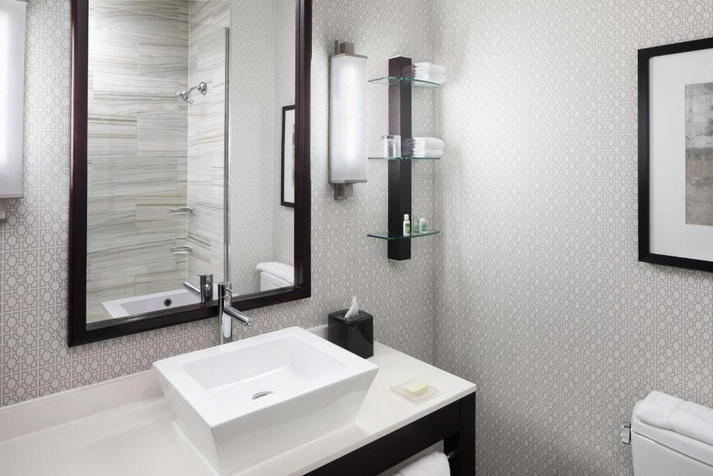 Cambria Hotel & Suites - White Plains Downtown - Tap to explore photos