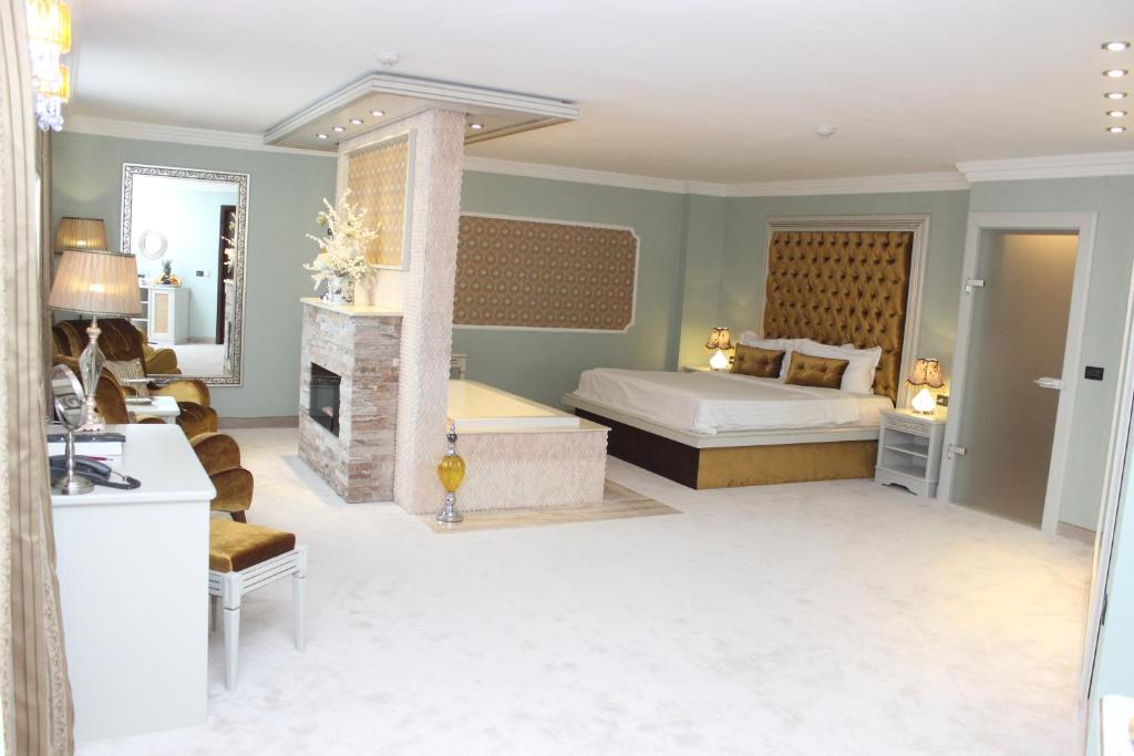 Сьюит (Полулюкс Делюкс), Phoenicia Grand Hotel