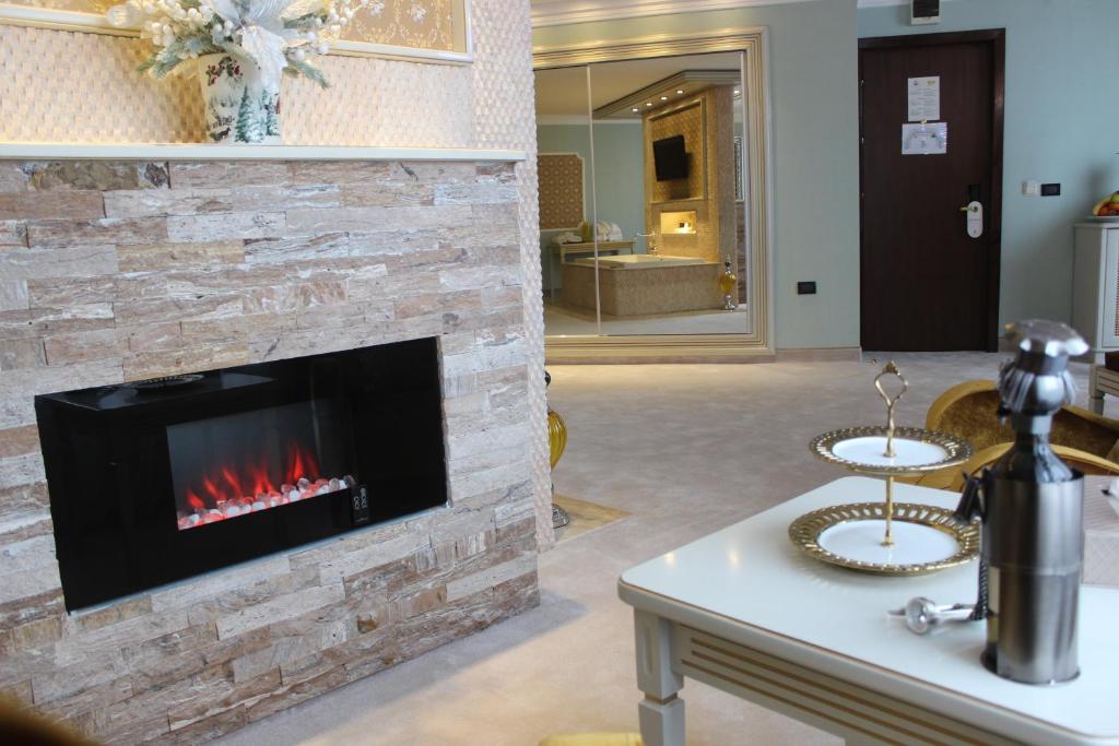 Сьюит (Полулюкс Делюкс), Phoenicia Grand Hotel