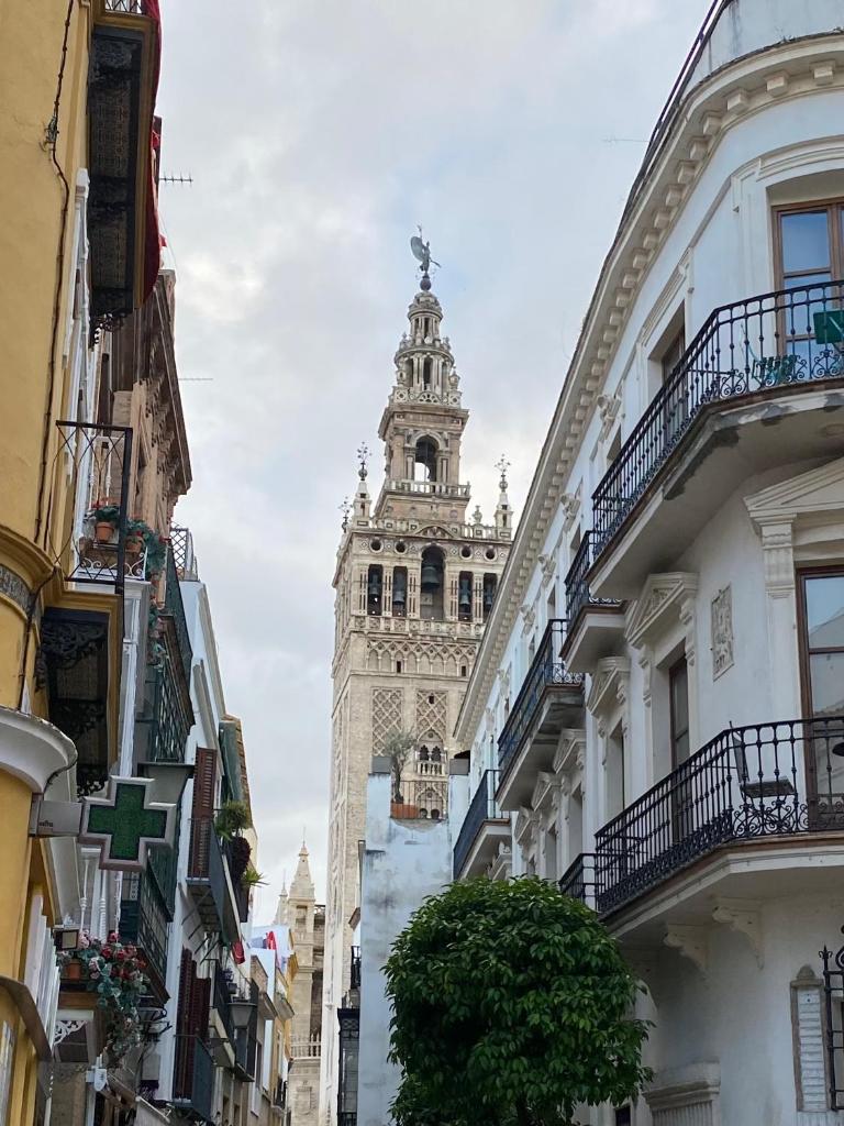 Sevilla Centro Histórico Cerca Estación AVE - Tap to explore photos