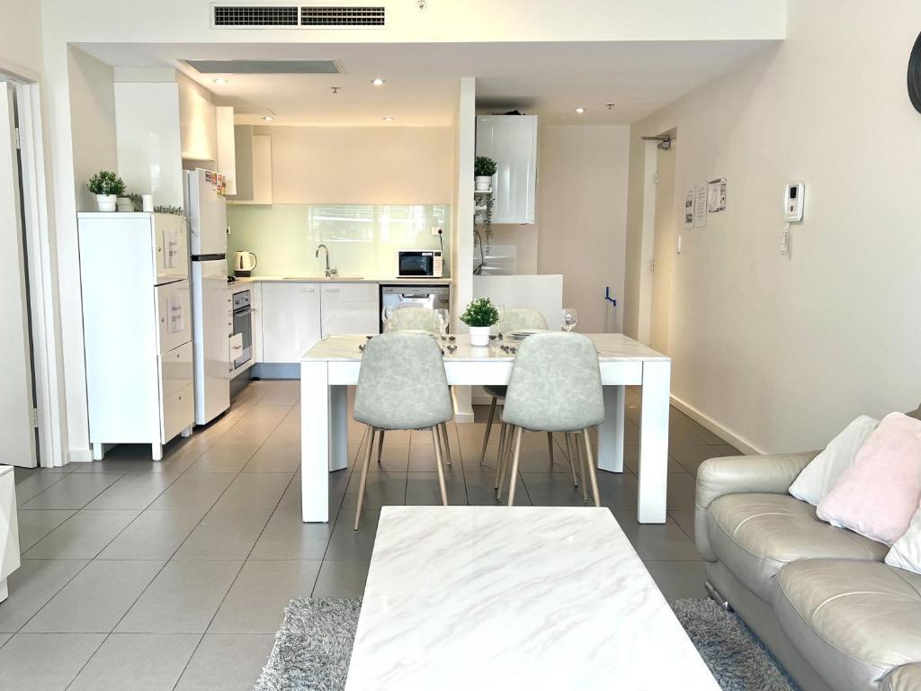Charming One-Bed Apt in the Heart of Parramatta photo 3