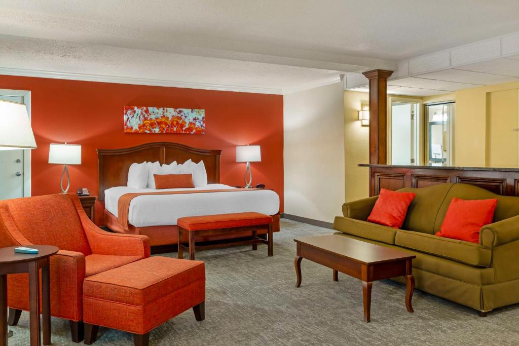 Best Western Plus Burlington - Tap to explore photos