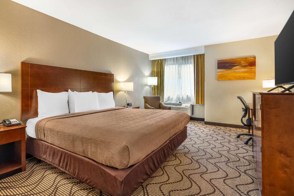 BEST WESTERN JOHN MUIR - Tap to explore photos