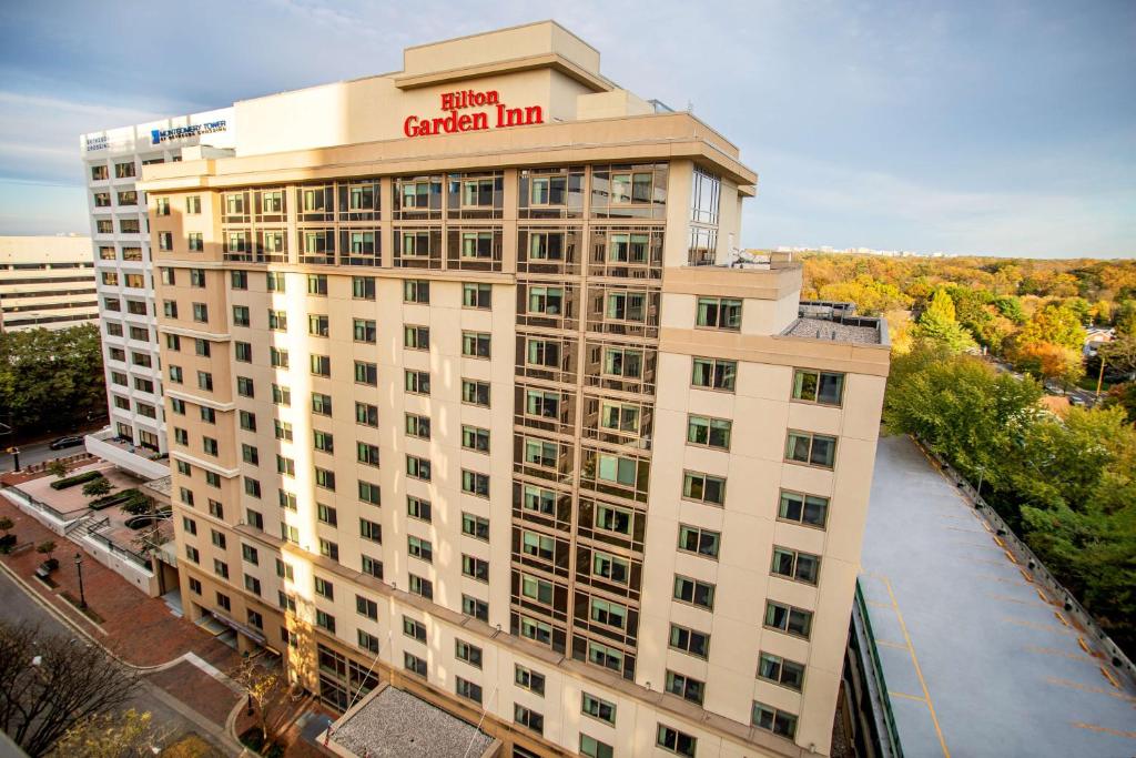 Hilton Garden Inn Bethesda Downtown image