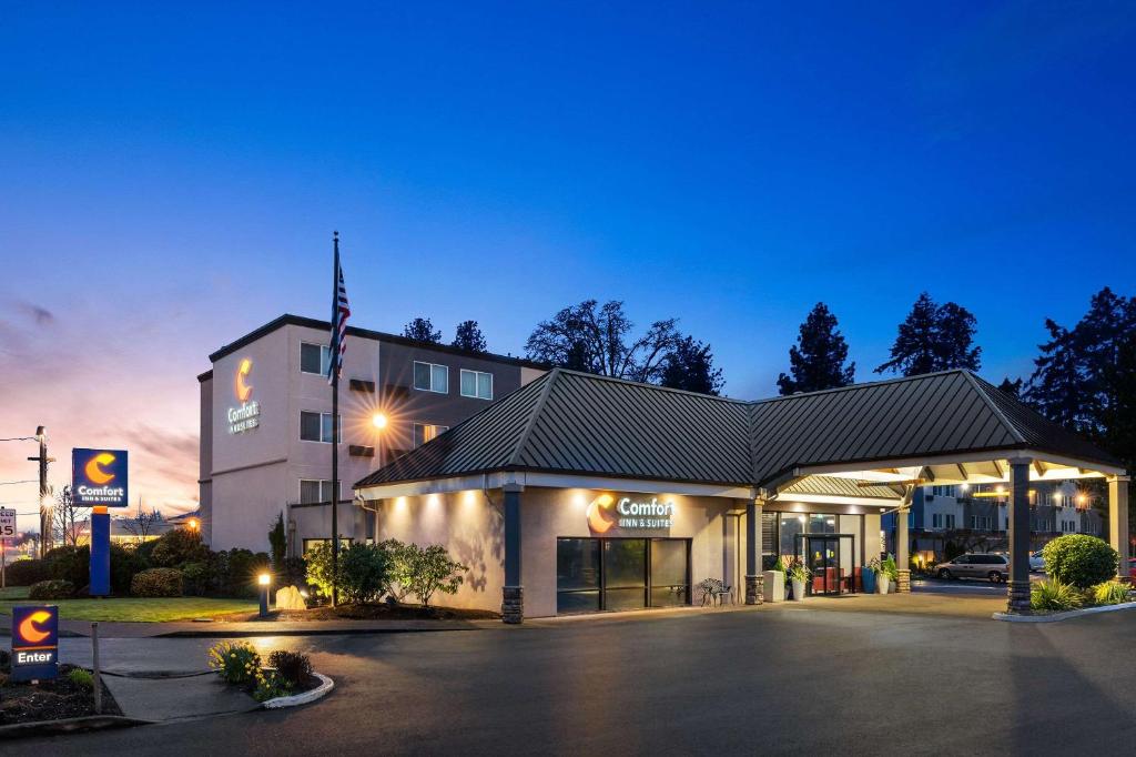 Comfort Inn & Suites Beaverton - Portland West image