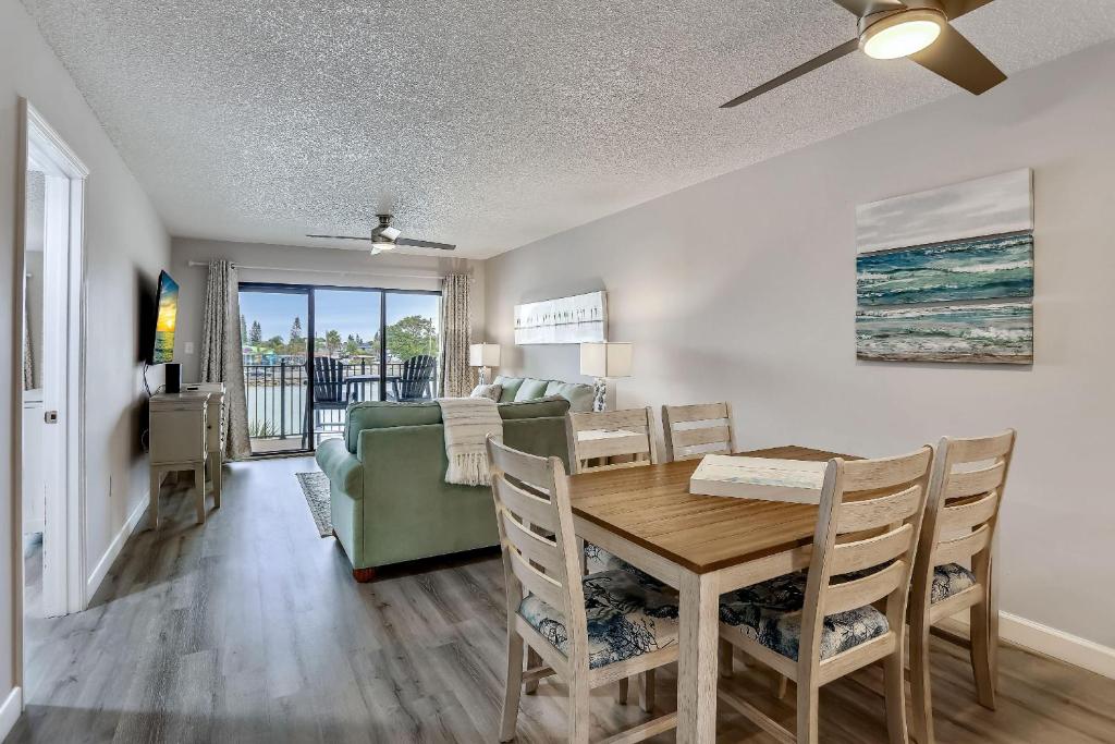 Land's End 4-202 Bay Front - Premier image