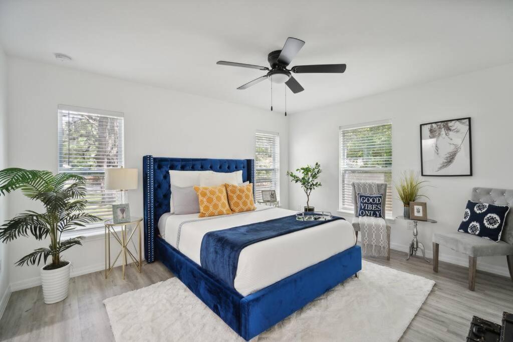 Stylish in heart of Tampa 2bed 2bath Close to YBOR image