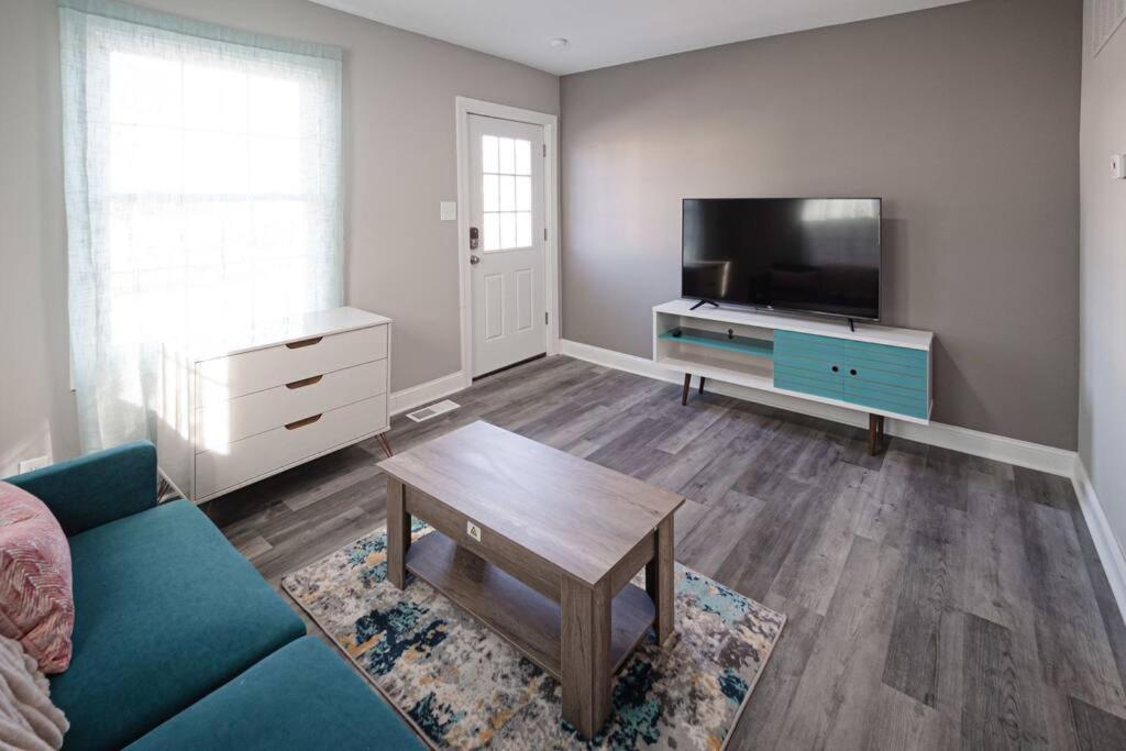 Adorable Stylish 1bed 1 bath image