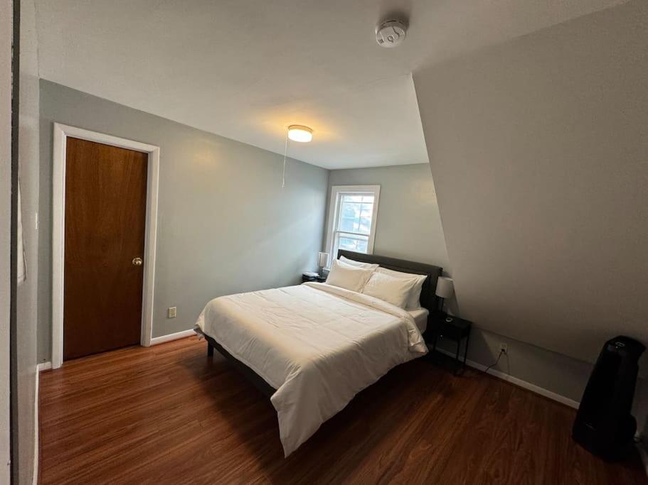 Comfy getaway full Apt for two! image
