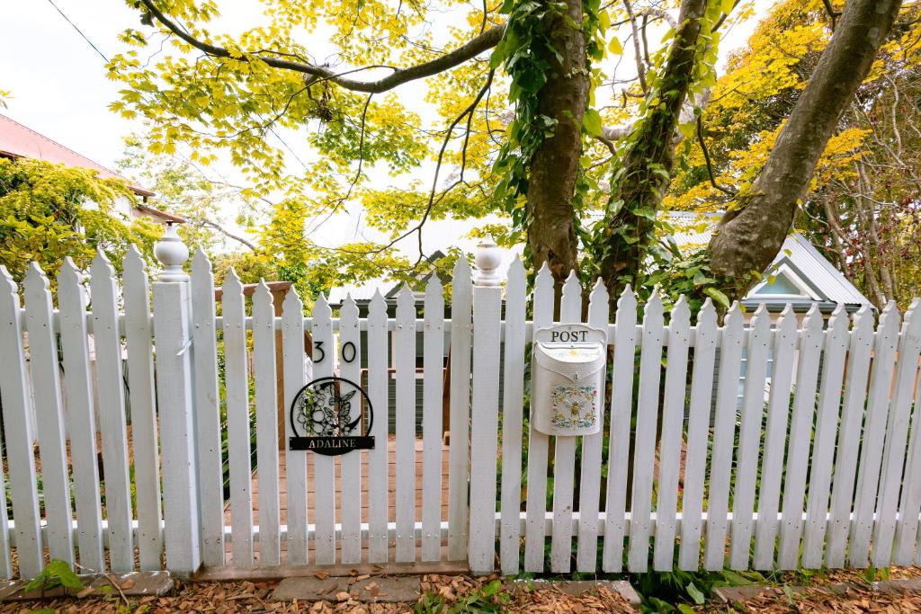 Newly Renovated 100 Year Old Bliss Cottage - Adaline photo 3