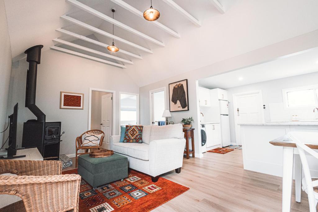 Newly Renovated 100 Year Old Bliss Cottage - Adaline photo 4