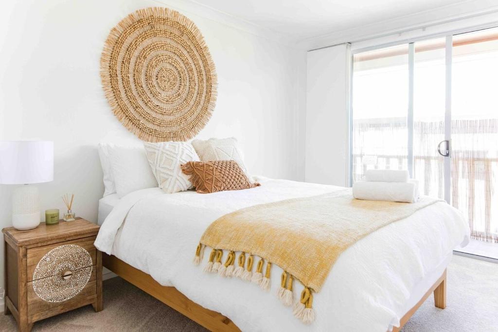 Bright & cosy 2 bed, 2 bath apartment, with pool - Tap to explore photos