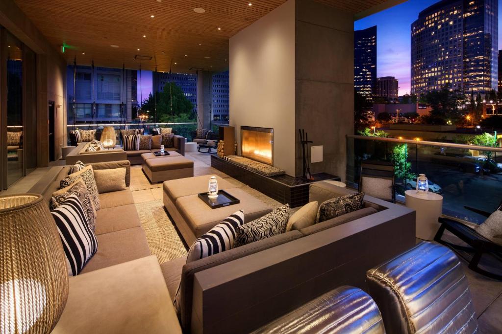 W Bellevue image