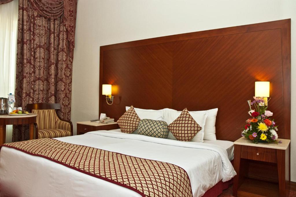 {
  "en-gb": "Regent Palace Hotel"
} photo 4
