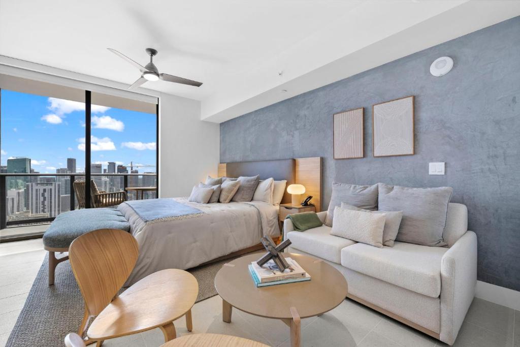 On 47th Floor! Apartment With Top Amenities - Tap to explore photos