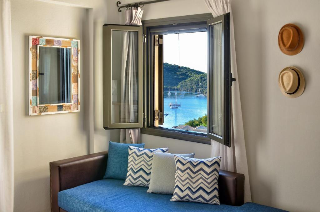 Niriides Luxury Apartments photo 2