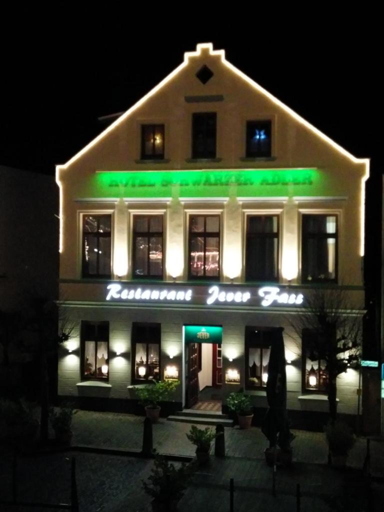 Hotel Schwarzer Adler Jever photo 4