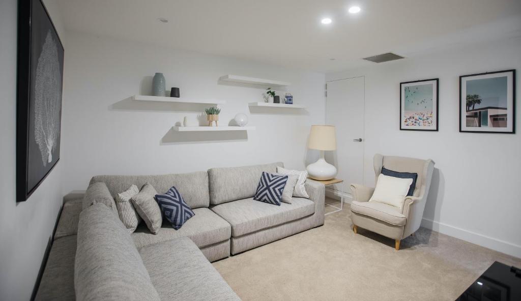 Unit 118 Luxury Beachfront Penthouse - Cotton Beach photo 4