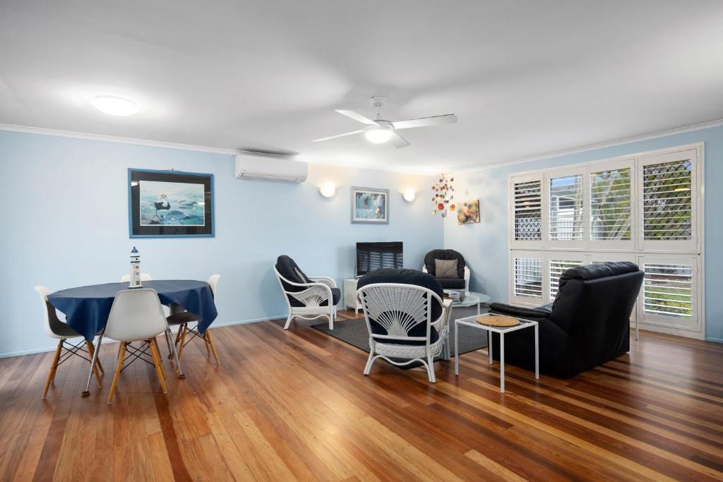 Allamanda Sands - 23 Oriole Avenue - Tap to explore photos