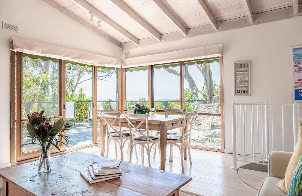 Watershack - Expansive ocean views, close to town photo 2