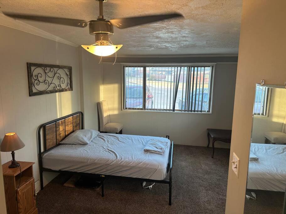 Cozy 1-Bedroom Apartment in Roy image