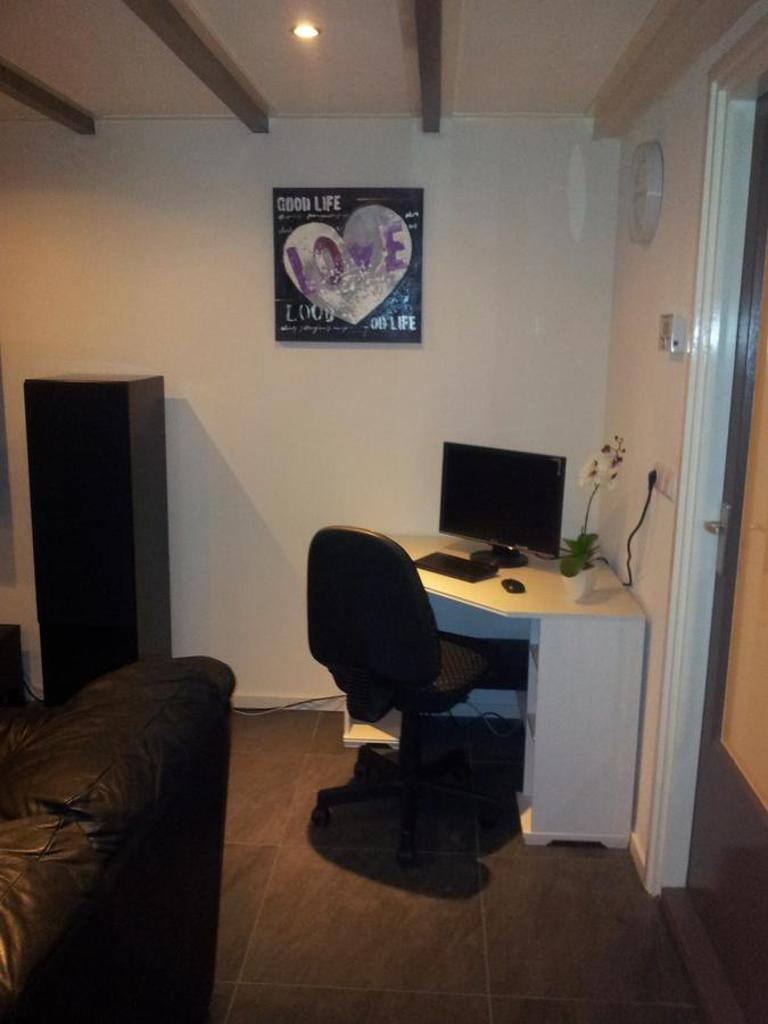 Bed & Kitchen Den Oever photo 3