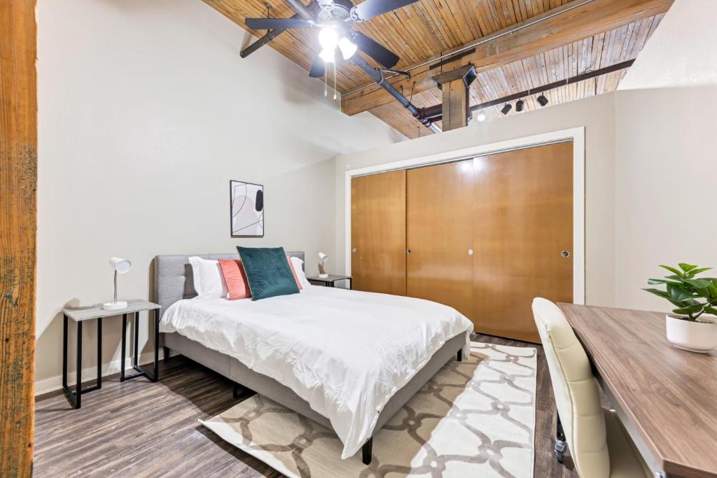 Lafayette 223 I Corporate Modern 1bd Apartment image