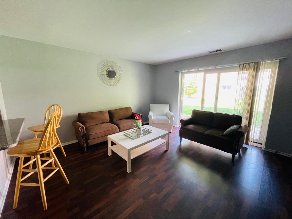2br 2b, Spacious, Great Location image