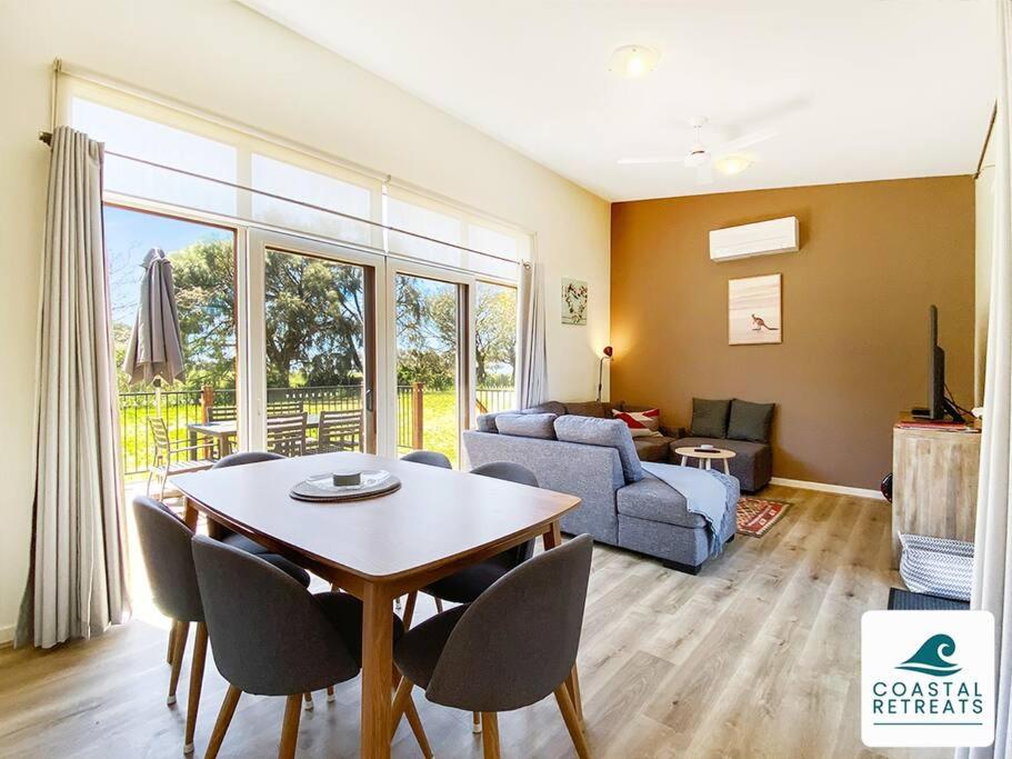Moya's Villa Phillip Island Resort photo 1