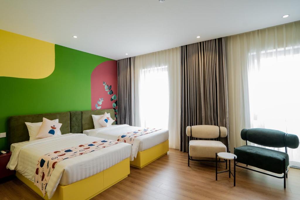 Palette Collect's Boutique Hotel Ha Long - Tap to explore photos