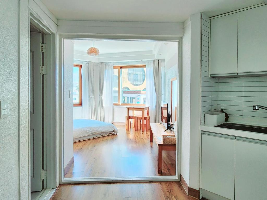 Seogwiporto Room Type - 301 Ondol Room