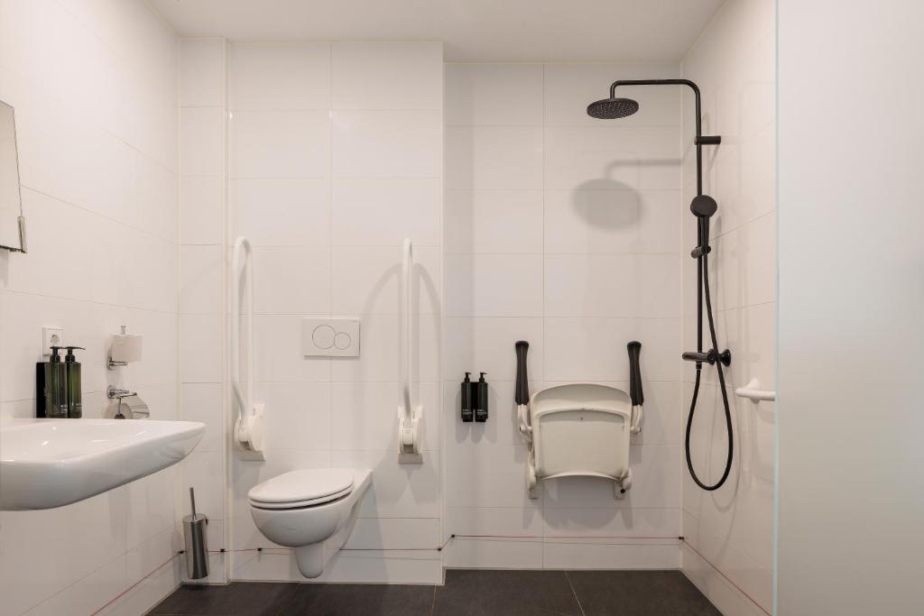 Maxhotel Amsterdam Airport Schiphol Room Type - Quadruple Room - Disability Access