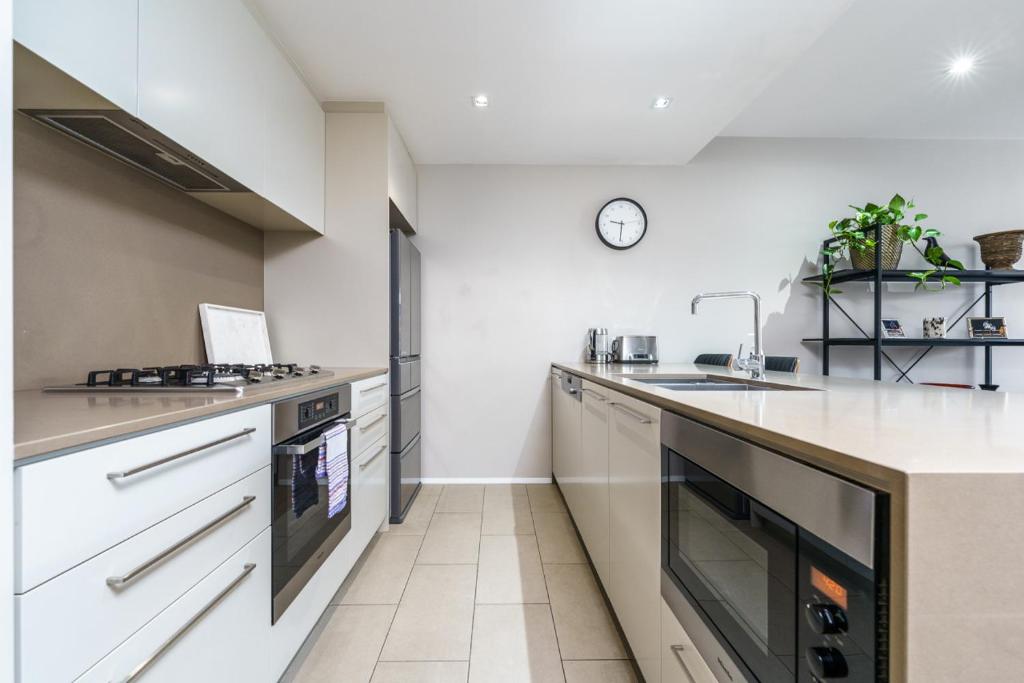Elegant Apartment in Kingston Foreshore - Hosted by Canstay photo 2