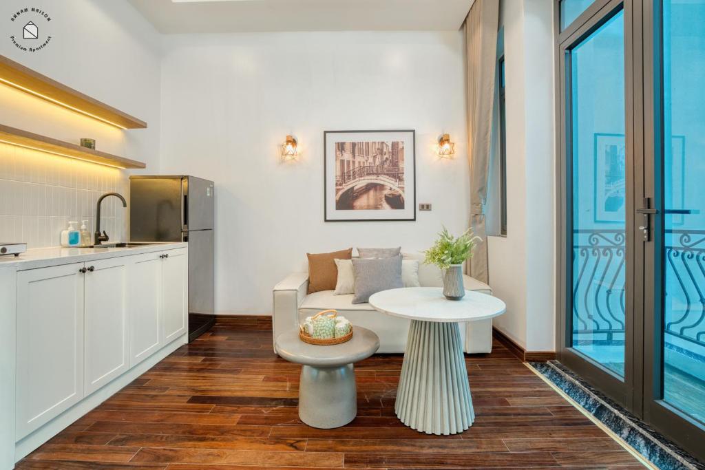 AnnamWestlake - Modern - Lakeview - HaNoi Central