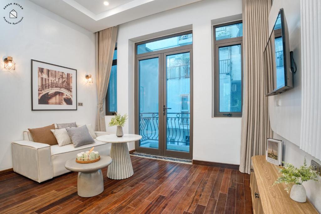 AnnamWestlake - Modern - Lakeview - HaNoi Central