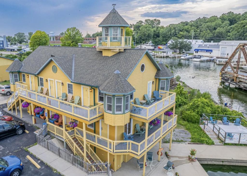 Bridge Inn image