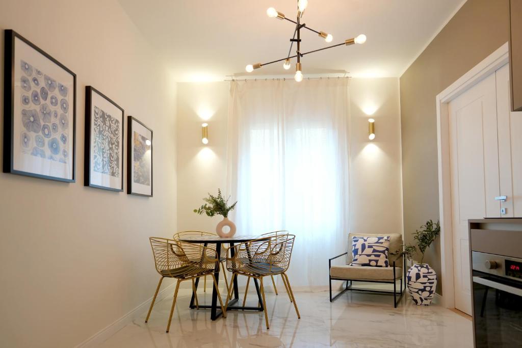 Deluxe Apartments Ponte Vecchio - KUKI STAY - Tap to explore photos
