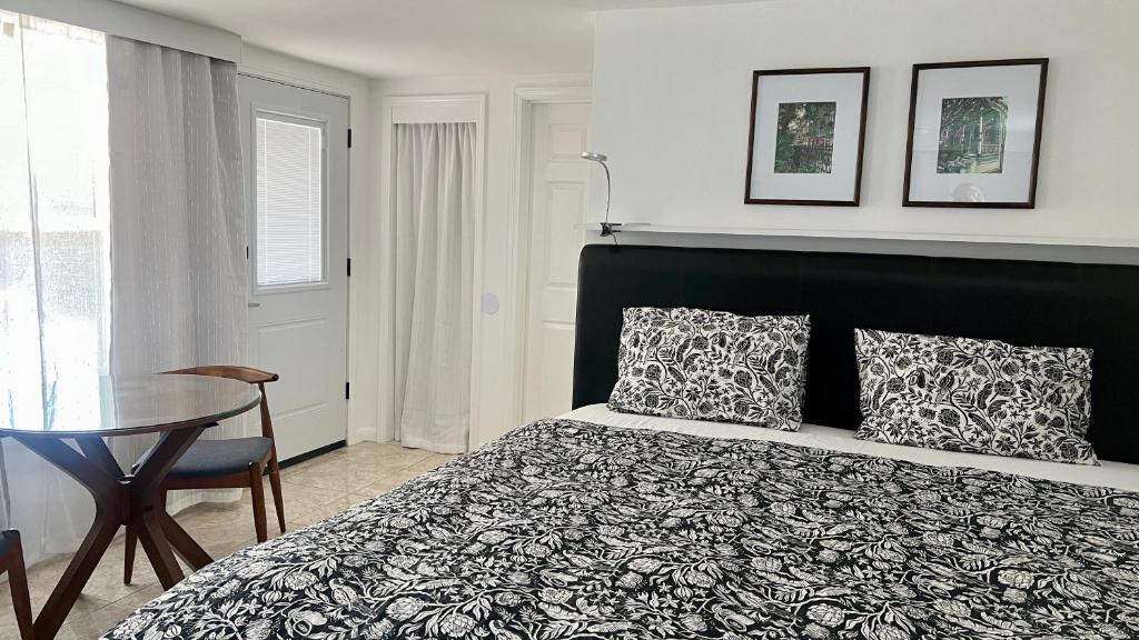 3 doors down to New Orleans , Excellent location! image