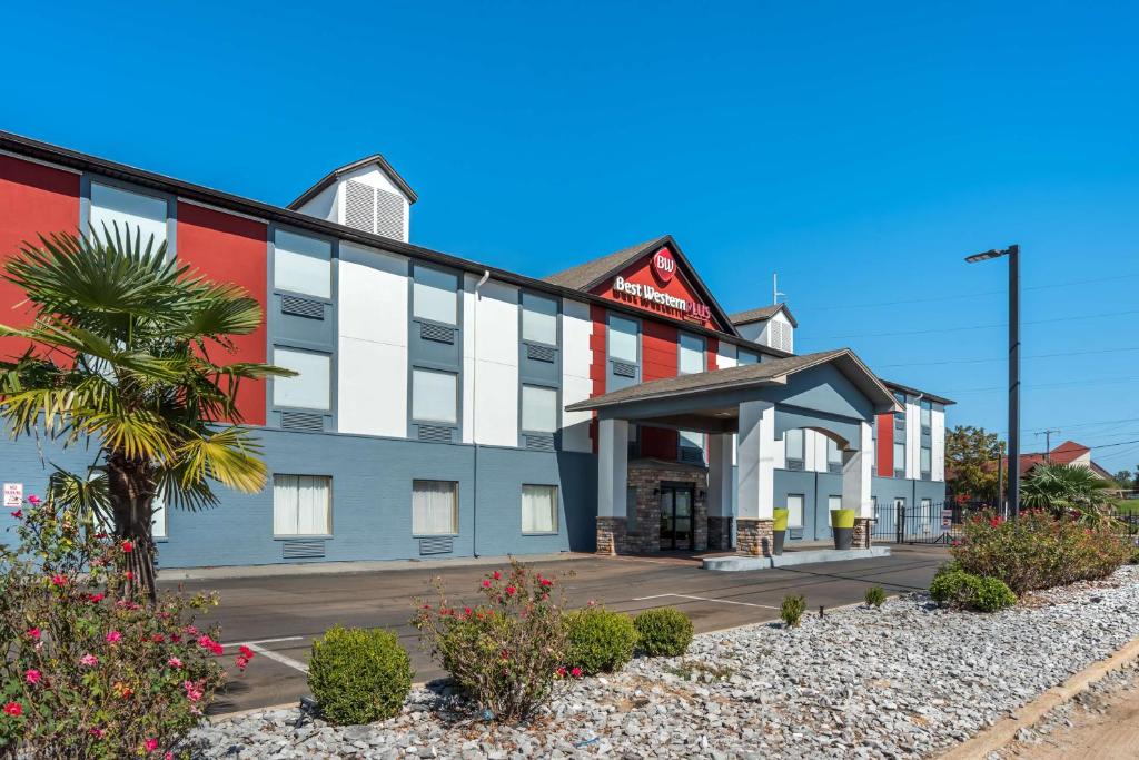 Best Western Plus Jackson Downtown Colliseum image