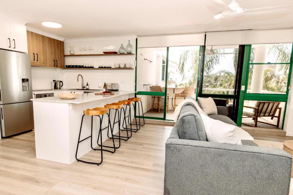Headlands Beachside Retreat - 50 metres to beach photo 4