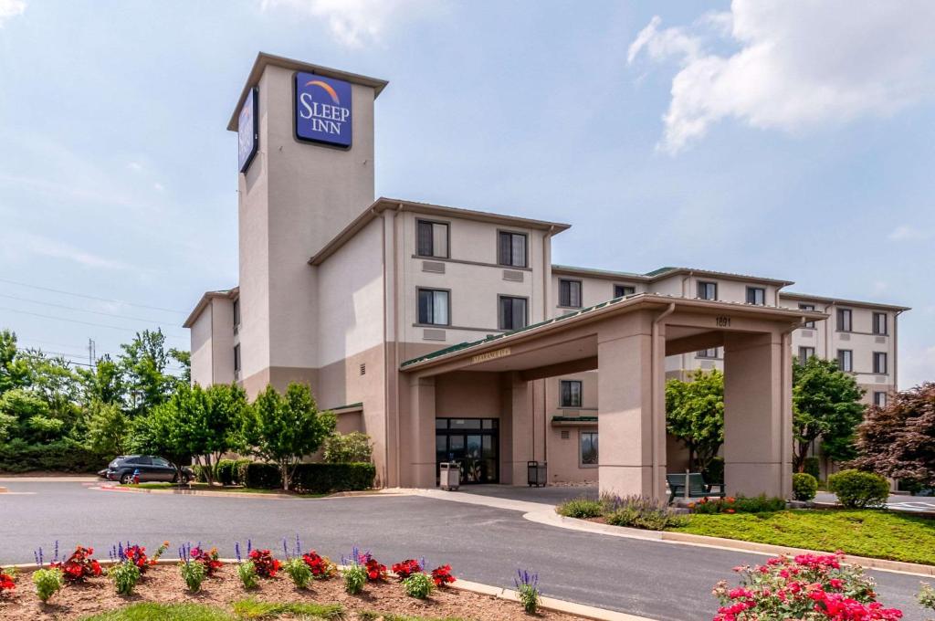 Sleep Inn & Suites Harrisonburg near University image