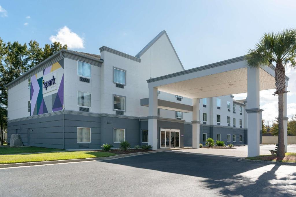 Super 8 by Wyndham Savannah image