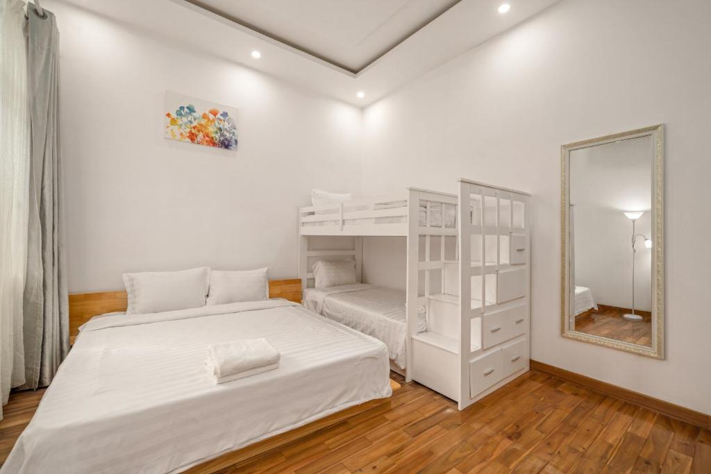 Nhat Villa 5br full AC near MY KHUE BEACH Western Town