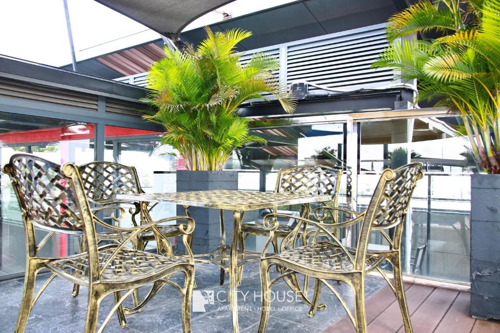 CityHouse - Emerald Apartment