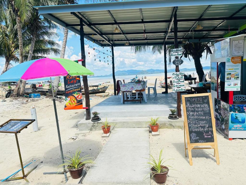 Koh Mook Rem Ley - Tap to explore photos