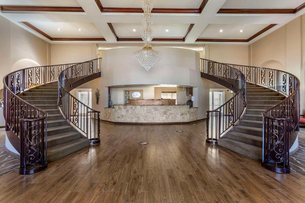 Comfort Suites Phoenix Airport image